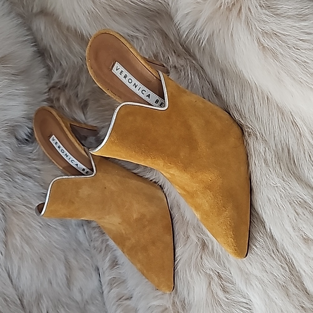 Veronica Beard Heeled Mules in Saffron/GoldenTrimmed with Metallic Silver Sz.35